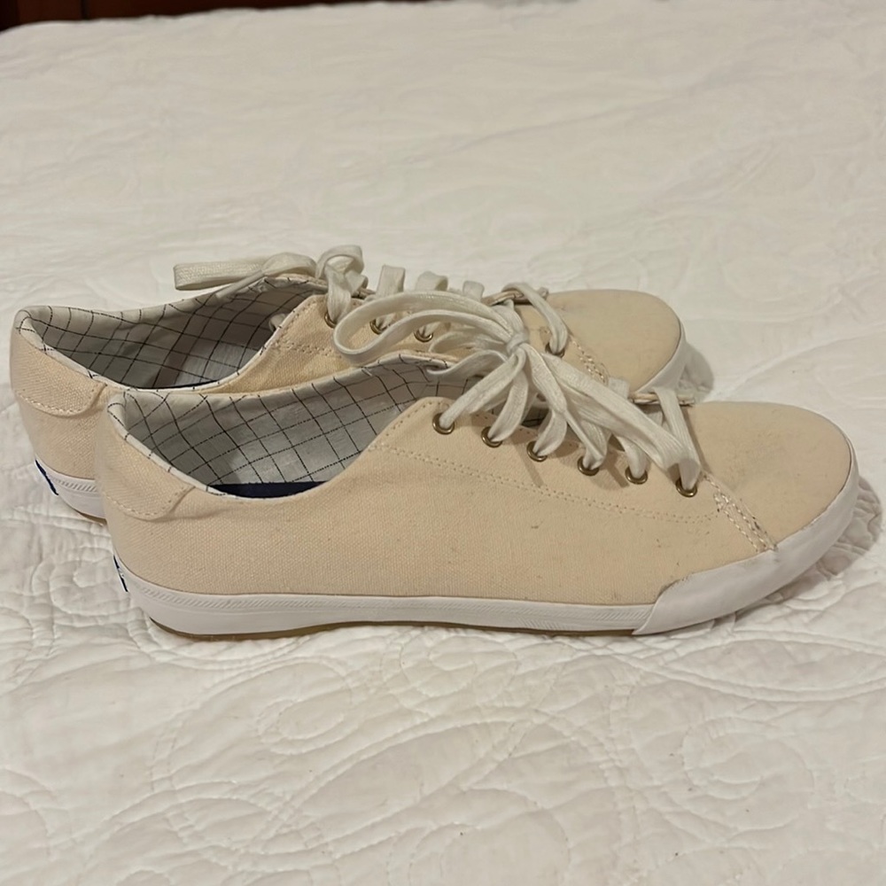 Adorable cream color canvas Keds with Ortholite insoles, size 9.5